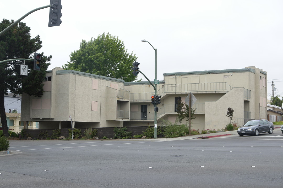 3500 Bruce St in Oakland, CA - Foto de edificio