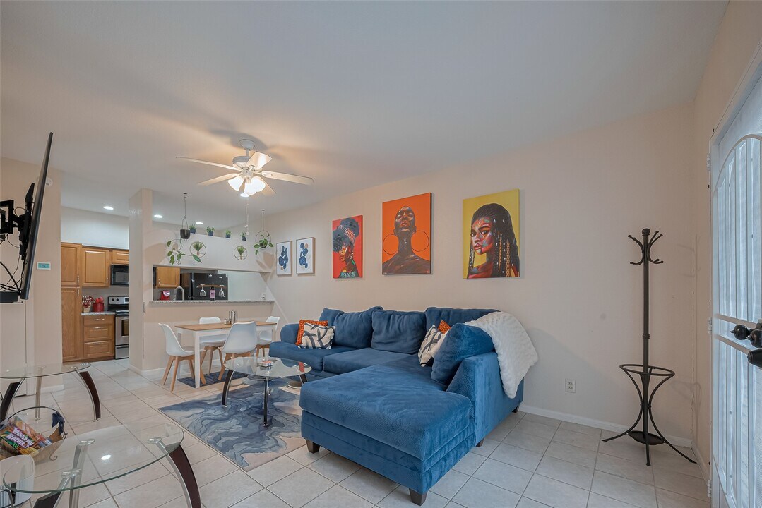 2121 El Paseo St in Houston, TX - Building Photo