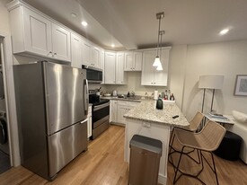 877 Beacon St, Unit 9 in Boston, MA - Building Photo