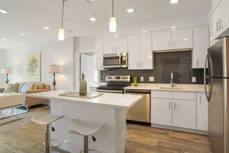 11 Essex St, Unit 3-01 in Cambridge, MA - Foto de edificio - Building Photo