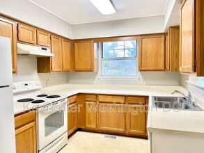 18231 Fox Chase Cir in Olney, MD - Building Photo - Building Photo