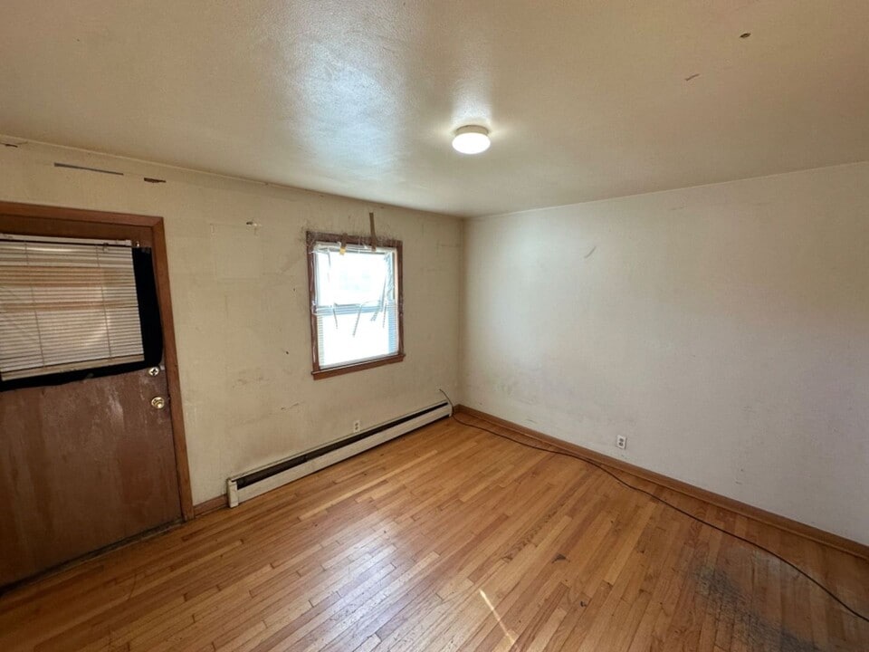 3202 N 76th St in Milwaukee, WI - Building Photo
