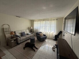 23 Hibiscus Dr in Ormond Beach, FL - Building Photo