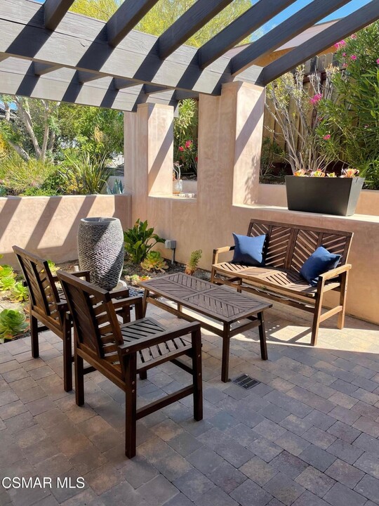 1558 Grissom St in Thousand Oaks, CA - Building Photo