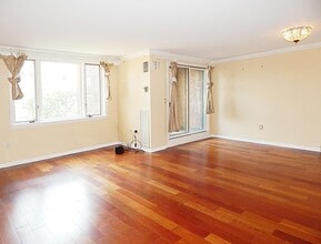 10 Rogers St, Unit 401 in Cambridge, MA - Building Photo - Building Photo