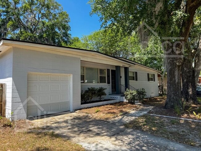 property at 3722 Bess Rd