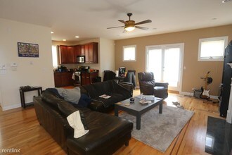 4325 N Ashland Ave-Unit -Unit TH in Chicago, IL - Building Photo - Building Photo