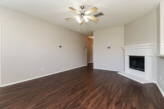 6460 Downeast Dr in Fort Worth, TX - Foto de edificio - Building Photo