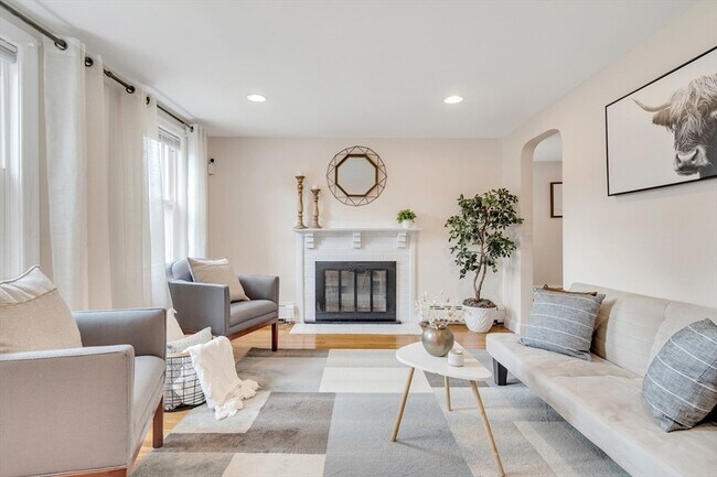 24 Ledgelawn Ave in Lexington, MA - Building Photo - Building Photo