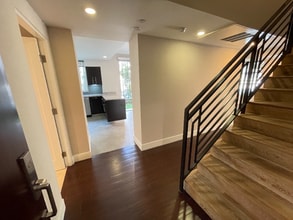 1666 Greenfield Ave in Los Angeles, CA - Building Photo - Building Photo
