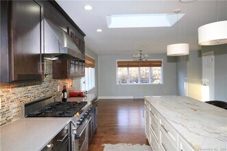 950 Rock Rimmon Rd in Stamford, CT - Building Photo - Building Photo