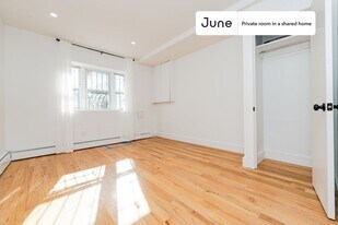 329 Pulaski St in Brooklyn, NY - Building Photo