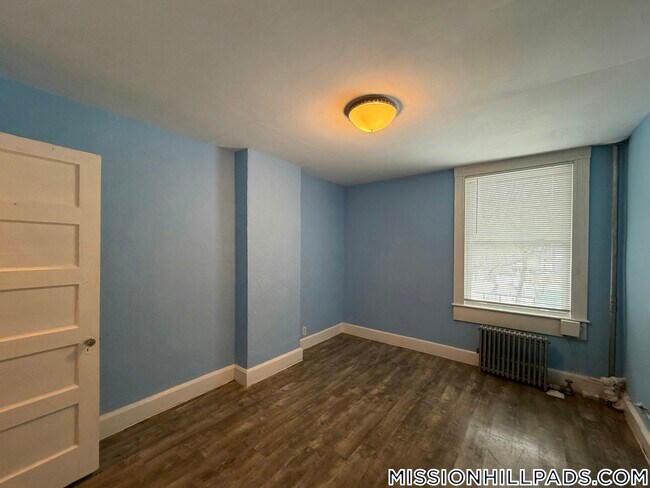 82 Rockland St, Unit 2 in Boston, MA - Foto de edificio - Building Photo