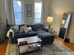 63 Brighton Ave, Unit 4 in Boston, MA - Foto de edificio - Building Photo