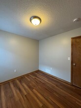 11304 East 20th St S in Independence, MO - Foto de edificio - Building Photo