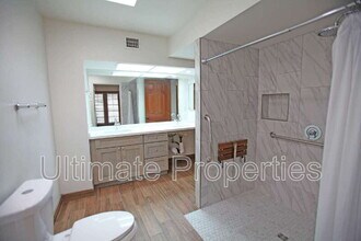 2201 W Union Hills Dr in Phoenix, AZ - Building Photo - Building Photo