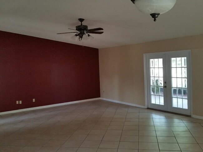 6803 Tropical Shore Way in Tampa, FL - Building Photo - Building Photo