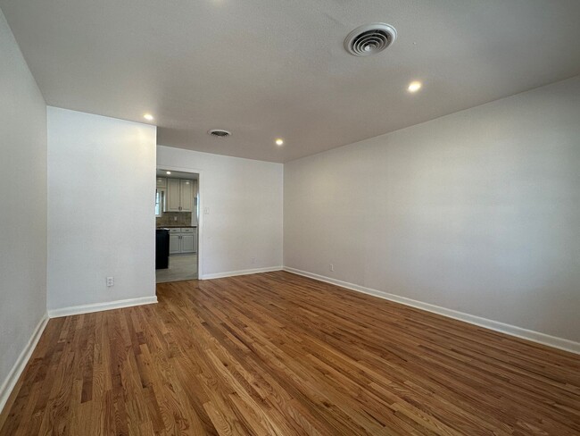 4037 Barnes St in Corpus Christi, TX - Foto de edificio - Building Photo