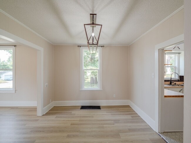 1638 B Ave NE in Cedar Rapids, IA - Building Photo - Building Photo