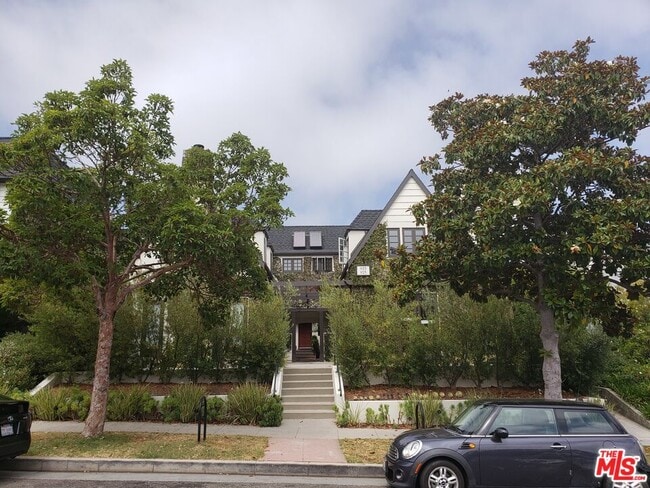 property at 921 16th St
