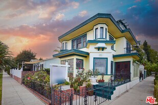 453 Rialto Ave in Los Angeles, CA - Building Photo