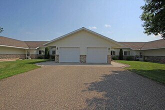 Blue Eagle Townhomes in Barnesville, MN - Building Photo - Building Photo