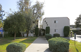 880 Willow St in San Jose, CA - Foto de edificio - Building Photo