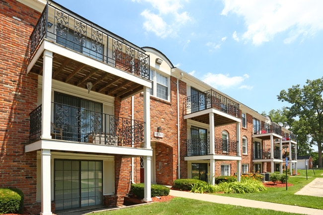Kensington At Beverly Hills in Southfield, MI - Foto de edificio - Building Photo