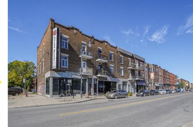 3929-3935 Sainte-Catherine E in Montréal, QC - Building Photo - Building Photo