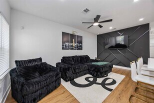 205 Bolden St, Unit A in Houston, TX - Building Photo