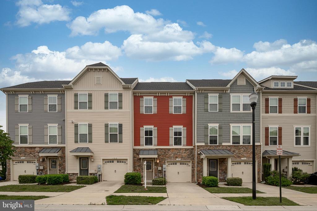 708 Apple Orchard Dr in Glen Burnie, MD - Building Photo