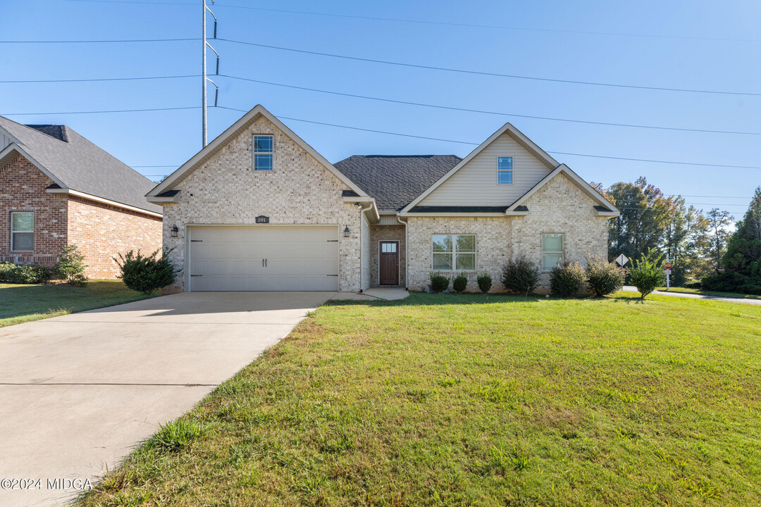 201 Laurel Springs Dr in Macon, GA - Building Photo