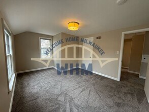 6225 N Lydell Ave in Whitefish Bay, WI - Building Photo - Building Photo