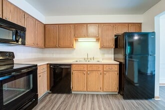 Green Lake Apartments and Townhomes in Orchard Park, NY - Building Photo - Building Photo