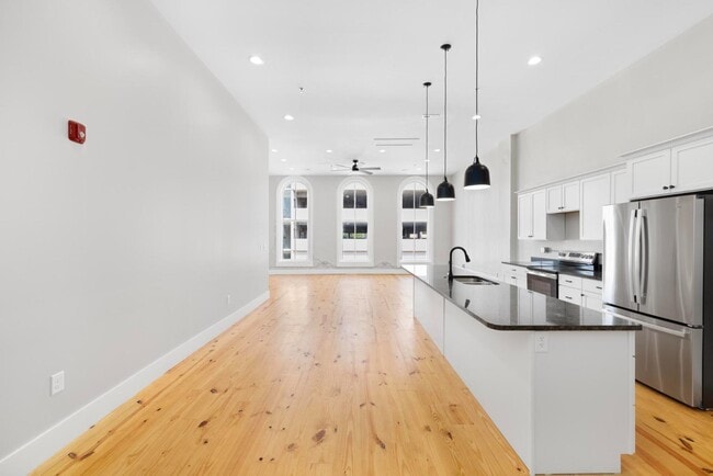 219 E Main St