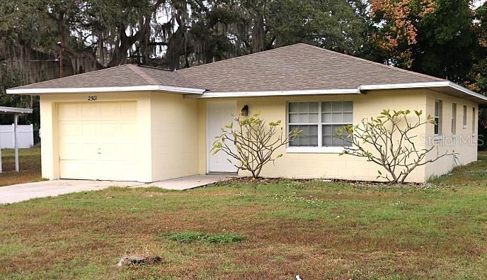 2501 Crescent St in Mount Dora, FL - Building Photo