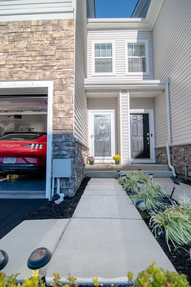 153 Livingston Ln in Exton, PA - Building Photo - Building Photo