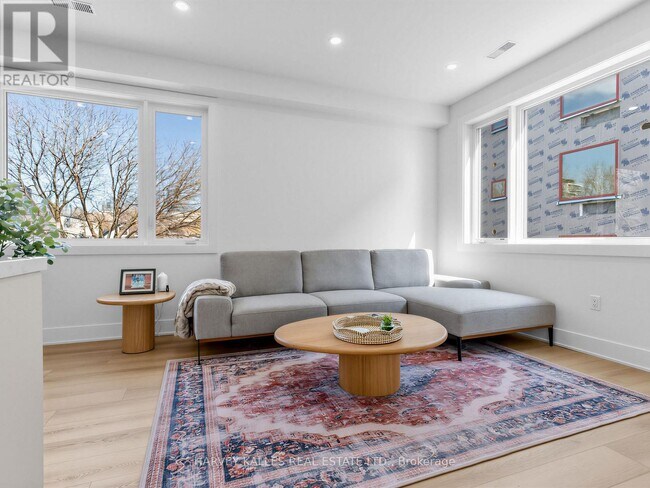 45 Bellevue Ave in Toronto, ON - Building Photo - Building Photo