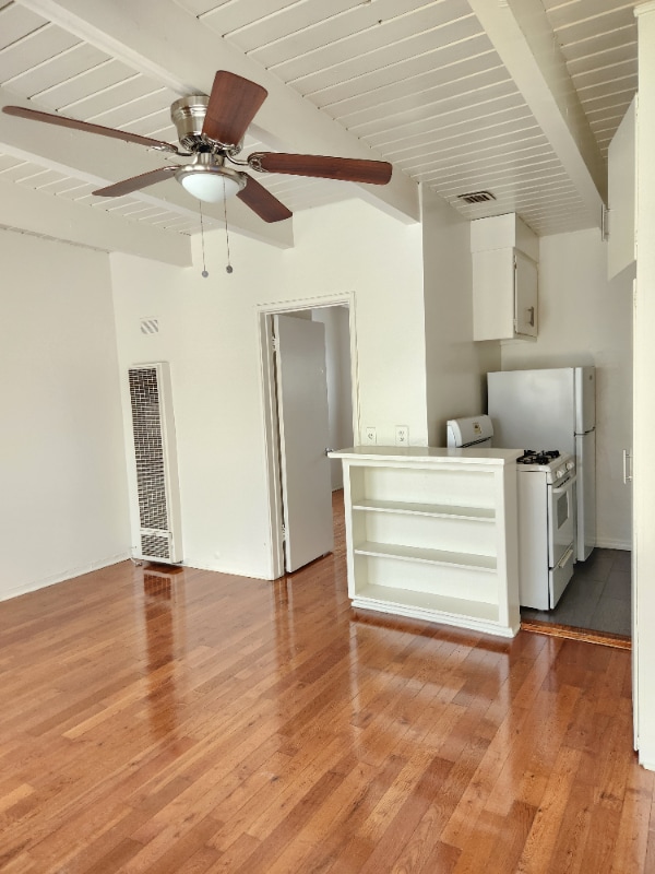 property at 1909 Beachwood Dr