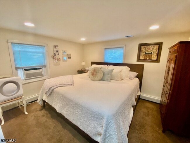 34 Matthew Ct in Roxbury Township, NJ - Building Photo - Building Photo