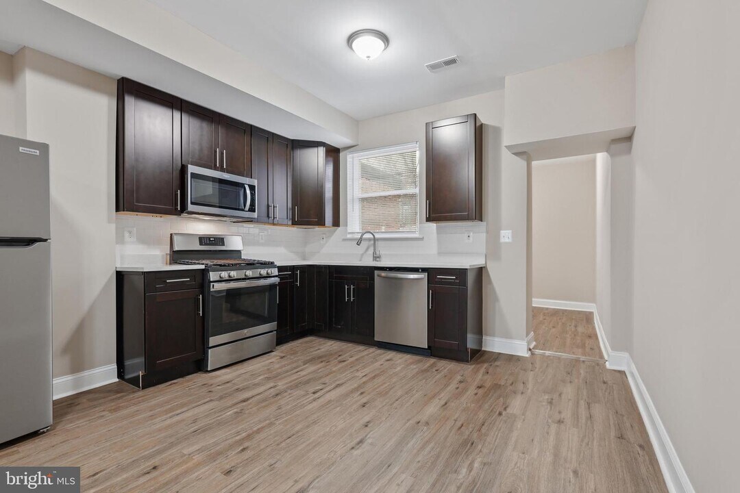 1828 E 28th St Photo