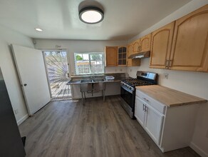 5407 Bancroft Ave in Oakland, CA - Building Photo - Building Photo
