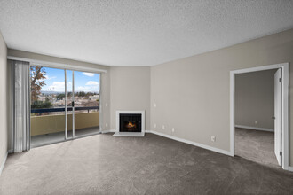 Vassar Terrace in Canoga Park, CA - Building Photo - Interior Photo