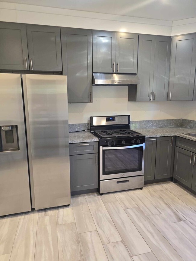 525 S Western Ave in Santa Ana, CA - Building Photo - Building Photo