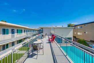 920 N Enterprise Avenue in Inglewood, CA - Foto de edificio - Building Photo