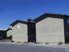 225 E Foster Ave in Henderson, NV - Building Photo - Building Photo