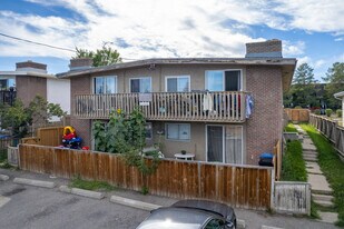 11436 Elbow Dr SW in Calgary, AB - Building Photo