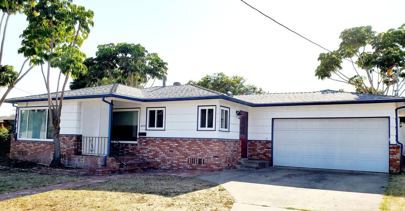4830 Harbinson Ave in La Mesa, CA - Building Photo