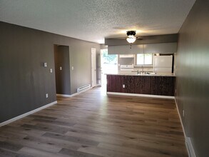 1001 10th Ave N, Unit 8 in Onalaska, WI - Foto de edificio - Building Photo