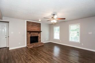 6335 Teaneck Pl in Charlotte, NC - Foto de edificio - Building Photo